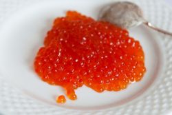 Kako pobarvati rdeči kaviar roza lososa doma recept