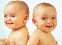 как да си представим близначките
