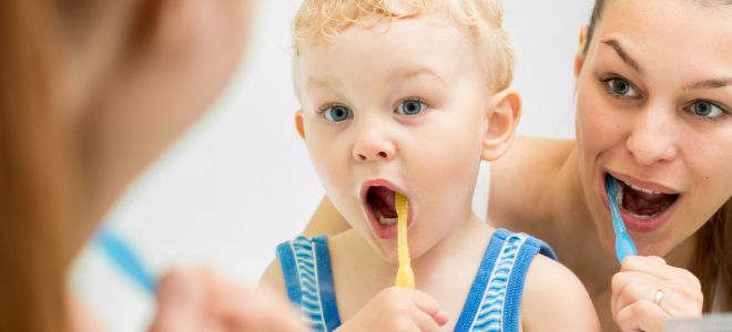 Как заставить ребенка чистить зубы