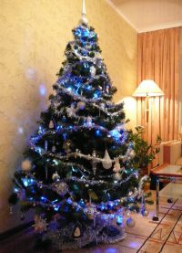 Jak zdobit vánoční strom8