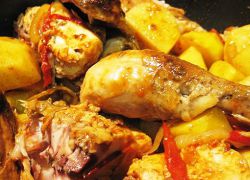 как да се задушавате картофите с пиле в бавната готварска печка