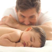 как да сложите бебето да спи през деня
