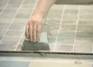 Kako postaviti ploščice na tla 29