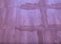 Jak dlaždice položit na dřevěnou podlahu21