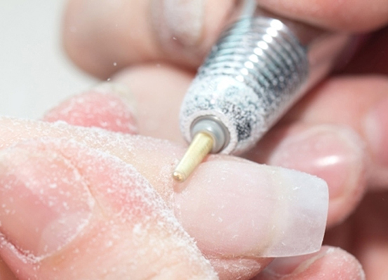 jak usunąć żel przedłużania paznokci 4