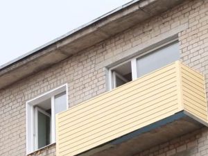 Jak schować bocznicę balkonową10