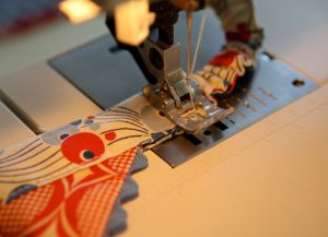 Как да шиете кърпа върху еластична лента 18