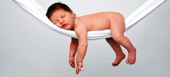 как да учим бебето да спи цяла нощ