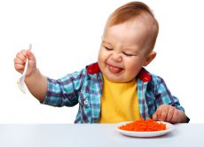 беба не жвакује чврсту храну