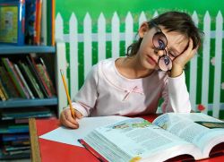 kako poučevati otroka, da samostojno opravlja domače naloge