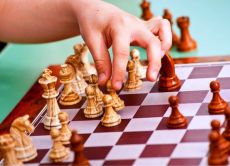 jak naučit dítě hrát šachy