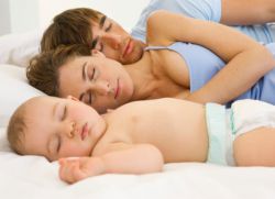 Jak nauczyć dziecko spać w swoim łóżeczku