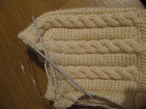 как да плета шапка с плетене каска 8