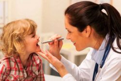 virus herpesa v grlu otroka