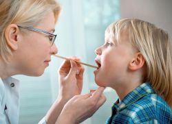kako zdraviti laringitis pri otrocih