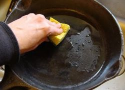 Jak umýt smaženou panvu z nagara1