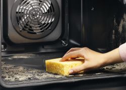 Kako očistiti pečico iz starih maščob1