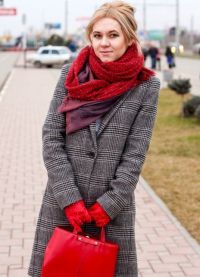 Как да носите шал с палтото 2