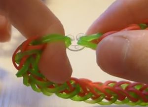 Kako tkati zapestnico iz gumijeve francoske pletenice 30