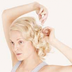 Как да вдигнете косата на кърлената ютия - стъпка 3