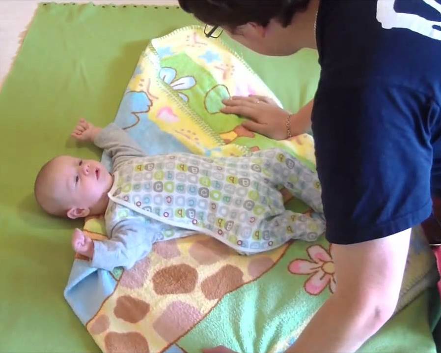Kako omotati pokrivač za bebe 1