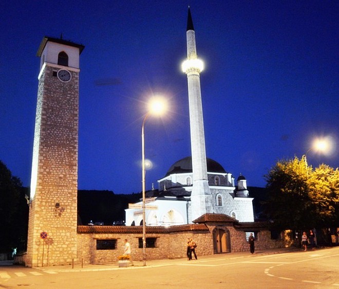 Мечеть Хусейн-паши ночью