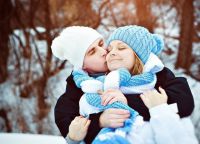 pomysły na zimową sesję fotograficzną kochanków 2