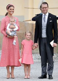 Кронпринцесса Виктория и принц Даниэль с детьми