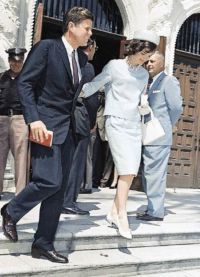 Jacqueline Kennedy v krilu svinčnika
