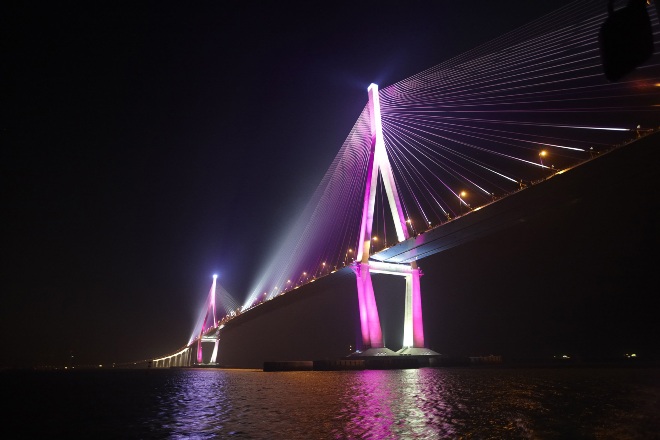 Подсветка пролета моста