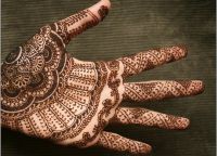 Indické henna výkresy na ruce2
