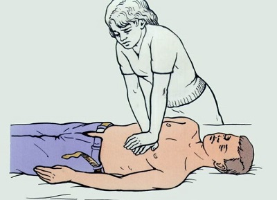 Jak provést nepřímou srdeční masáž 2