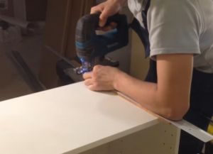 Монтиране на плотове в кухнята със собствените си ръце17