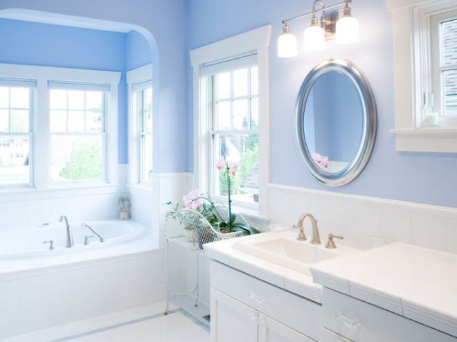 Modrý interiér koupelny