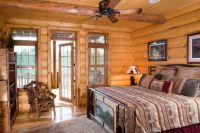 notranjost spalnice v leseni hiši 3