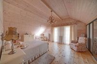 notranjost spalnice v leseni hiši 6