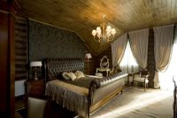 notranjost spalnice v leseni hiši 9
