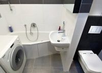 Wnętrze małej łazienki połączonej z toaletą8