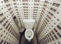 Вътрешността на тоалетната в апартамента7