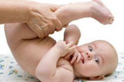 črevesne kolike pri novorojenčkih, zdravljenih