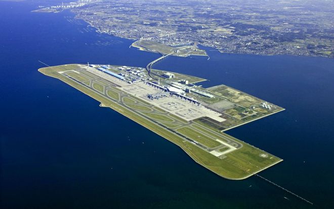 Аэропорт Тюбу на искусственно созданном острове в заливе Исэ