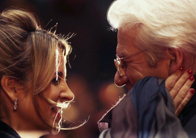 67-летний Ричард Гир представил на «Берлинале» свою молодую возлюбленную