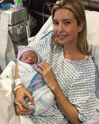 Светящая от счастья Иванка со своим новорожденным сыном