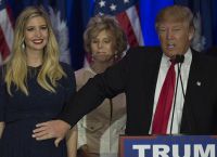 Претендент на пост президента США и его беременная дочь