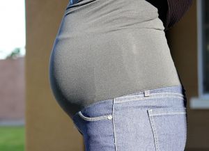 Jeans za nosečnice z rokami17