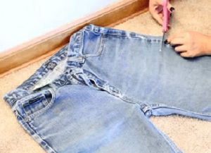 roztrhané džínové šortky s vlastními rukama 3