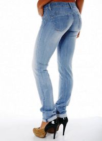 jeansy z efektem push-up 4