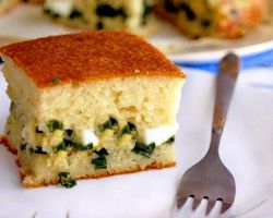 galaretowate ciasto z zieloną cebulką w powolnym kuchenka