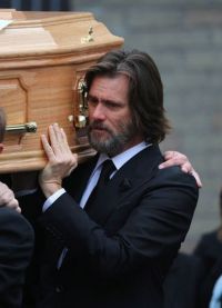 Джим Керри на похоронах Катрионы Уайт
