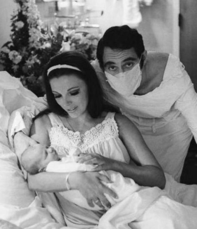 Джоан, Энтони и новорожденная Тара